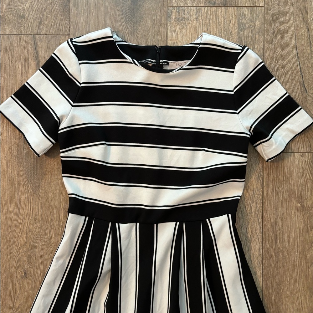LOFT Striped Flare Black and White Dress 4P Petite Office Fit and Flare - Picture 7 of 15